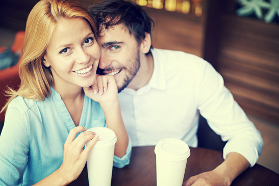 How to Compliment a Woman and Win Her Attention (Without Being Creepy)